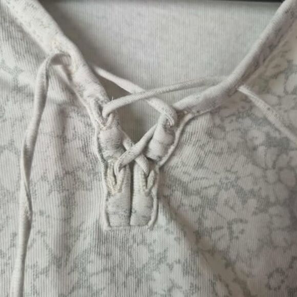 Woolrich Faded Floral Top with Front Tie Cute Feminine Casual XL 100% Cotton - Picture 2 of 7